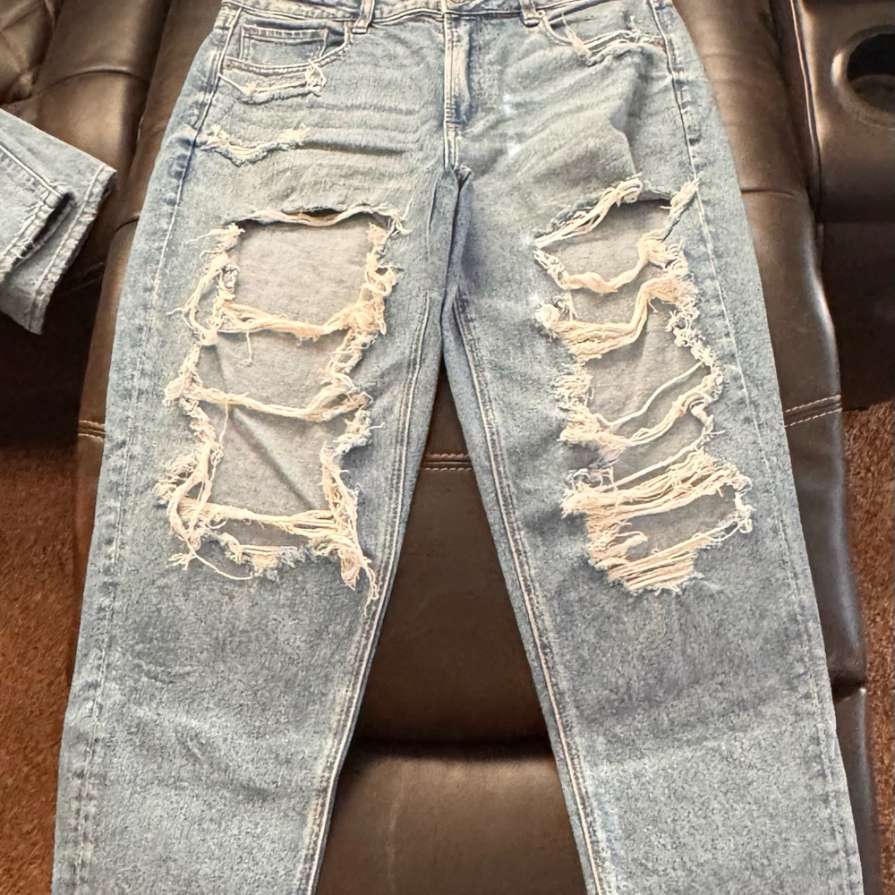 American Eagle Distressed Light Blue Women's Jeans